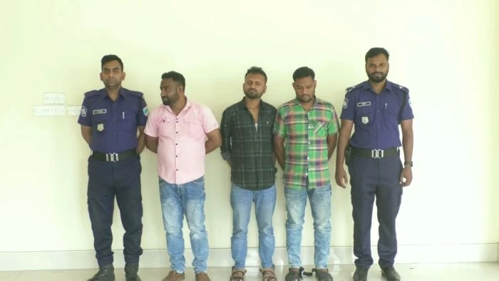 বেনাপোল বন্দরে প্রতারক চক্রের দৌরাত্ম্য, পাসপোর্টধারীর ৩০ হাজার টাকা ছিনতাই